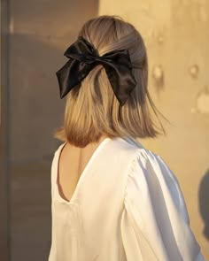 half ribbons hair hairstyle hairstyles bow tie source pull taking instagram off over here Short Hair With Ribbon, Hair With Ribbon, Hair Ribbons Hairstyles, Hairstyle For Short Hair, Hairstyle For Short, Bow Hairstyle, Ribbon Hairstyle, Hair Ribbons, Peinados Fáciles Para Cabello Corto