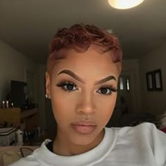 Fly cut and curls @logaannicole ✂️ Love the color🍁🍂🍁 #voiceofhair voiceofhair.com Natura Hair, Finger Waves Short Hair, Future Hairstyles, Hair Elixir, Colourful Hair, Pelo Afro, Penteado Cabelo Curto, Short Natural Hair Styles