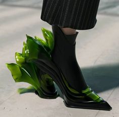 Futuristic Shoes, Sea Plants, Rainbow Shoes, Runway Shoes, 3d Fashion, Futuristic Fashion, Designer Sneakers