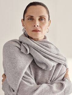 Caro Oversized Lightweight Cashmere Sweater | Banana Republic Travel To Paris, Perfect Travel Outfit, Support Local Farmers, Medium Tv Show, Technology Fashion, Celebrity Lifestyle, Cashmere Yarn, Cuffed Pants, Sweater Material