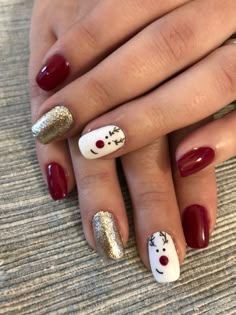 Biab Gel Nails Christmas, Shorter Christmas Nails, Christmas Nails Real Nails, Xmas Manicure Ideas, Natural Short Christmas Nails, Semi Permanent Noel, Christmas Nails Simple Classy Short, Holiday Nails Winter Christmas Short, Christmas Nails Gel Short Simple