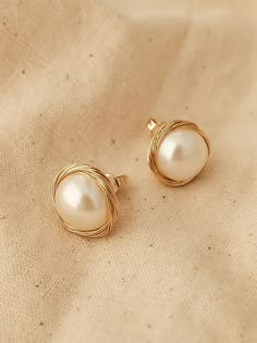 Fall Board, Small Earrings Gold, Pearl Earrings Designs, Real Pearl Earrings, Test Shoot, Fashionable Accessories, Pearl Necklace Designs, Simple Retro, Accessories Style