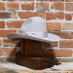 Giddy up, little buckaroos! Keep your kiddos cool and stylish with our Stetson Tom Mix Jr Felt Hat in Silverbelly. This cowboy hat not only adds a touch of western charm but also provides protection from the sun. (Yee-haw!) Additional Information: PLU: HTC-SWTMJR-2836-2 Tech Spec: 3 3/4" brim Brand: STETSON Western Felt Hat With Flat Bill, Western Fitted Felt Hat With Flat Bill, Fitted Western Felt Hat With Flat Bill, Western Style Fitted Hat With Flat Bill, White Western Felt Hat For Kentucky Derby, Western Flat Bill Hat For Rodeo, Western Style Flat Bill Hat For Rodeo, Western Hat Bands For Country Events, Fitted Brimmed Hat For Rodeo