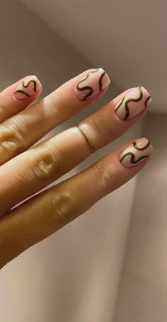 Abstract Nail Art Lines, Abstract Line Nail Designs, Nail Abstract, Manicure With Lines, Nails With Abstract Lines, Nails Abstract Lines, Neutral Nails Art, Nail Design With Lines, Lines Nails Design