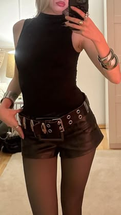 Black Shorts Outfit Night, Shorts Going Out Outfit, Black Shorts Outfit Black Women, Leather Shorts Outfit Going Out, Gothic Chic Fashion, Brat Outfits, Gothic Barbie, Kent Aesthetic, God Of Ruin