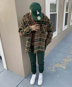 Outfit Men Ideas, Sneakers Outfit Men, Versatile Clothing, Hype Clothing, Dope Outfits For Guys, Men Street Fashion, Mens Trendy Outfits, Fine Black Men, Street Style Outfits Men