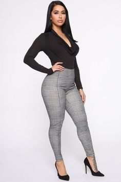 Family Picture Outfits, Bodysuit Black, Bodysuit Fashion, The Hustle, Picture Outfits, Curvy Girl Fashion, Tshirt Outfits, Curvy Outfits