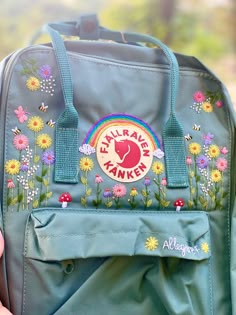 Ways To Customize Your Backpack, Kanken Flower Embroidery, Embroidered Overalls Flowers, Embroidered Designs By Hand, Fjallraven Kanken Mini Aesthetic, Embroidery Designs On Backpacks, Embroidery Designs Backpack, Embroidered Backpack Ideas, Embroidery On Purse