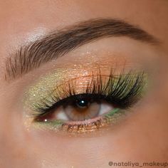 Stay fresh with this pale minty green with gold duo chrome! ✨ Glitter Green Eye Makeup, Gold Green Eye Makeup, Light Green And Gold Makeup, Green Makeup On Blue Eyes, Electric Green Makeup, Green Chrome Eyeshadow, Colourpop Fresh Greens, Makeup Ideas For Green Outfit, Folklore Eye Makeup