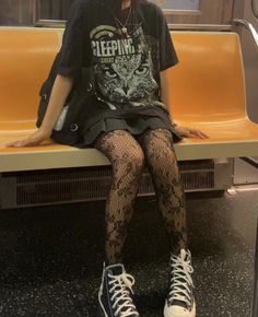 Tights With Converse, Angela Clayton, Vintage Halloween Costumes, Half Sleeve Shirt, Grey Skirt, Maggie Lindemann, Sleeping With Sirens, Pastel Outfit, Taylor Momsen