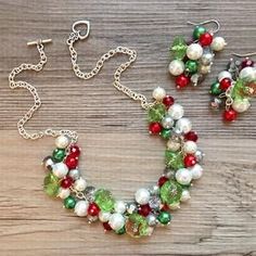 Collar de Navidad rojo plata verde y BLING Holiday | Etsy Beaded Bracelets, Drop Earrings, Collar