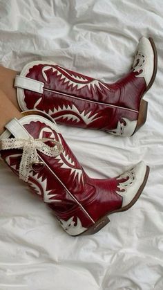 Ty Myers, Outfits Western Style, Aesthetic Cowboy Boots, Women Cowboy Hat, Aesthetic Cowboy, Coquette Cowgirl, Shoes Wishlist, Red Cowgirl Boots, Western Boots Outfit