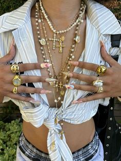 European Jewelry Aesthetic, Mexican Jewelry Aesthetic, Hand Jewelry Aesthetic, Hispanic Jewelry, Maximalist Jewelry, Chunky Gold Jewelry, Ahs Style, 00s Mode, Xoxo Jewelry