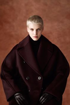 Androgynous Look, Fashion Runway Show, Peter Lindbergh, Runway Trends, Fall 2022, Vogue Runway, Fashion Show Collection, Famous Artists, Max Mara