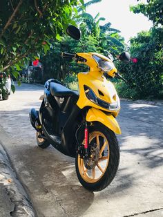 a yellow and black motorcycle parked on the street