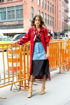 Mini Skirt Street Style, Leandra Medine Style, Magic Sauce, Chill Style, Chill Music, Layered Mini Skirt, Leandra Medine, Long Skirt Outfits, Man Repeller