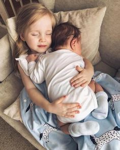 Couple With Baby, Foto Baby, Future Mom, Baby Brother, Cute Family, Baby Family, Newborn Pictures, Baby Life