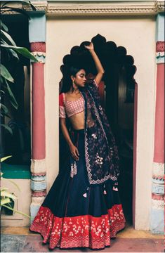 Lengha Design, Poses Outdoor, Navratri Dress, Lehnga Dress, Desi Wear, Indian Designer Suits, Saree Poses, Lengha Choli, Indian Photoshoot