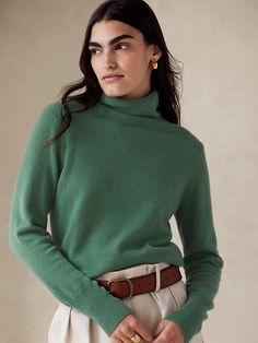 Micaela Cashmere Turtleneck Sweater | Banana Republic Green Turtleneck Outfit, Turtleneck Outfit, Winter Outfits Aesthetic, Green Turtleneck, Stylish Winter Outfits, Tight Sweater, Winter Dress Outfits, Turtle Neck Jumper, Winter Outfit Inspiration