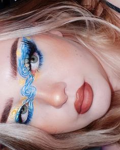 𝘮 𝘦 𝘭 𝘪 𝘴 𝘴 𝘢 💫’s Instagram photo: “starry night uniliner 🌜 uniliner ib @adultsdrink ! unbezahlte werbung started off with a blue and yellow eyeshadow look and this is what i…” Starry Night Hair, Starry Night Prom Makeup, Doctor Who Makeup, Yellow And Blue Eyeshadow Looks, Starry Night Eyeshadow, Themed Makeup Looks