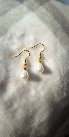 hypoallergenic gold faux pearl earrings fishhook earwire Very beautiful great for weddings or Bridesmaids gift but also great for everyday wear or a night out Pearl Earrings Drop, Gold Pearl Drop Earrings, Dangle Pearl Earrings, Pearl Drop Earrings Gold, Pearl Earrings Gold, Faux Pearl Earrings, Gold Pearl Earrings, Pearl Earrings Dangle, Earrings Drop