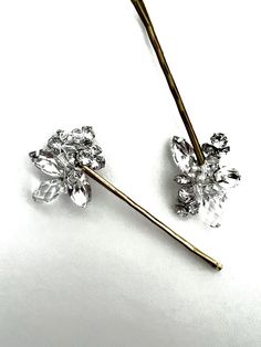 Stunning sparkling Swarovski and CZ handmade crystal, wire wrapped.It is about 1” in diameter with 2” bobby-pin available in blonde, brown and black bobby pins. customizations welcome! Because these are handmade, each comb will vary slightly in size, shape, and design. also available in gold. Diamond Hair Pins, Diamond Hair, Gold Blonde, Silver Blonde, Bobby Pin, Hair Pin, Hair Highlights, Brown Gold, Wire Wrapped