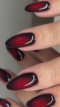 Pretty Red Nail Ideas, Grunge Oval Nails, Chrome Red And Black Nails, Nail Art Designs Short Almond, Almond Nails Aura Design, Grunge Nails Almond Shape, Black And Red Design Nails, Black And Red Nails Almond Shape, Nails Inspo Red And Black