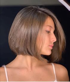 Trendy bob hairstyle ideas | hairstyle tutorial ideas Bob Pendek, Messy Bob Hairstyles, Hair Magazine, Short Hair Trends, Curly Hair With Bangs, Haircuts Straight Hair, Haircut Hairstyle, Hair Bob