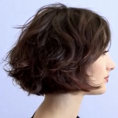 Wavy Hair Short Bob, Short Bob For Wavy Hair, Short Hair For Round Face Shape, Simple Bob Haircut, French Bob Wavy Hair, French Bob Curly Hair, Wavy French Bob, Wavy Short Bob, Wavy Bob Haircuts