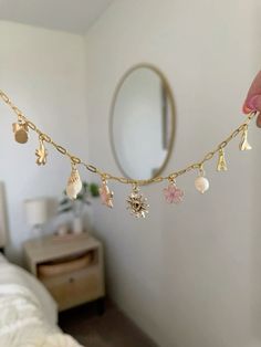 Hobby Lobby Necklace Diy, Necklace Charm Ideas, Gold Jewelry Aesthetic Bracelets, Gold Charm Necklace Ideas, Diy Gold Necklace, Making Charm Necklaces, Aesthetic Charm Necklace, Aesthetic Charm Bracelet, Charm Necklace Outfit