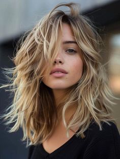 Fresh Medium Layered Haircuts – Styles for Every Face Shape Womens Layered Haircut, Square Face Haircuts Long, Hairstyle Square Face, Haircut For Thick Hair Medium, Layered Long Hairstyles, Medium Haircuts With Bangs, Wavy Layered Hair, Trending In 2023, Haircuts Trending