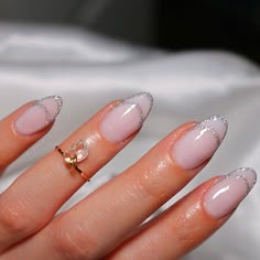 Top And Bottom French Tip Nails, Oval French Tip Nails With Glitter, Bubble French Tip Nails, Sparkle French Tip Nails, French Tip Outline, French Tip Glitter Nails, French Tip With Glitter, French Nails With Glitter, Silver French Tip Nails