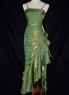 #vintage #style  #PartyDress  #PromDress #EveningDress #greendress Ancient Mermaid, Vintage Style Prom Dresses, High Low Party Dresses, Mermaid High, High Low Prom Dress, Ruffle Prom Dress, Vintage Party Dresses, Prom Dress Evening, Chique Outfits