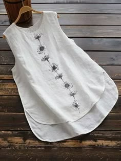 White Top Women, Linen Tank Top, Linen Tank, Daisy Print, Vintage Casual, Casual Tank Tops, White Sleeveless, Linen Top