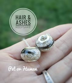 Memorial Gift Diy, Ashes In Resin, Fur Necklace, Cremation Glass Art, Dog Memorial Jewelry, Pet Ashes Jewelry, Pet Cremation Jewelry, Hair Keepsake, Dried Flowers Diy