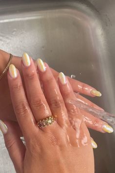 Chroome yellow nails Yellow Nails With Pearls, Hailey Bieber Yellow Chrome Nails, Cute Nails For Europe, Hail Bieber Nails, Mail Inspo Yellow, Pale Yellow Nails With Chrome, Yellow Tip Chrome Nails, Yellow Shimmer Nails