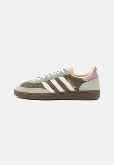 adidas Originals HANDBALL SPEZIAL UNISEX - Trainers - silver green/cream white/magic mauve Adidas Originals Gazelle, Streetwear Shoes, Fancy Shoes, Aesthetic Shoes, Red Adidas