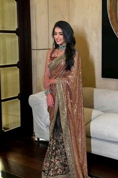 #indianweddings #saree Radhika Merchant, Heavy Lehenga, Linen Bottoms, Bollywood Wedding, Quick Outfits, Indian Wedding Dress, Bollywood Saree, Pink Saree, Bollywood Stars