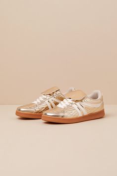 Catch your crush's attention with fresh new kicks like the Steve Madden Madrid Gold Quilted Lace-Up Sneakers! Shiny, quilted faux leather shapes these upgraded sneakers with a rounded-toe upper and a low-cut, lightly padded collar. Classic lace-up vamp boasts an extended tongue detail at the front that secures with a VELCRO ; closure. Light beige woven fabric creates a striped design at the instep and outstep, all atop a textured brown sole. 1" rubber sole. Lightly cushioned insole. Felted rubber sole has nonskid markings. Genuine leather flocked sole. Balance man made materials. Imported. Lulus | Madrid Gold Quilted Lace-Up Sneakers | Size 6. Flat Sneakers, Light Beige, Stripes Design, Low Cut, Woven Fabric, Steve Madden, Rubber Sole, Shoes Flats, Madrid