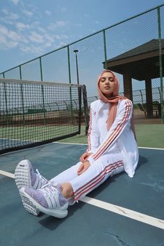 All this heatttt in the latest @adidas #ULTRABOOST running sneakers 🔥 More about my @finishlinewomen summer uniform & workout goals on the blog. @shopstyle #ad Hijabi Sports Outfit, Hijab Uniform, Hijab Sport Outfit, Modest Gym Wear, Sporty Style Outfits, Modest Workout Clothes, Modest Gym, Modest Workout, Modest Gym Outfit