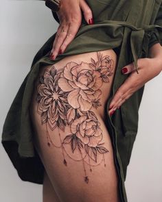 Floral Thigh Tattoos, Leg Tattoos Women, Pretty Tattoos For Women, Dope Tattoos For Women, Arrow Tattoo, Stylist Tattoos, Thigh Tattoos Women