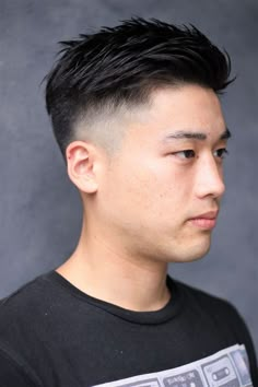 Korean hairstyles for men: Discover the world of fashionable 15 ideas Short Fade Haircut, Korean Men Hairstyle, Gents Hair Style, Korean Short Hair