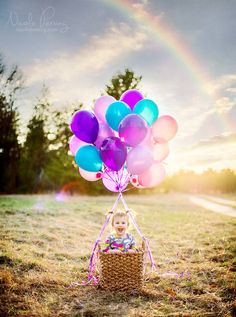 Still love the idea of balloons tied to a big basket for Bday shoot Sibling Photoshoot, Photo Bb, Month Pictures, 1st Birthday Pictures, Baby Fotografie, First Birthday Pictures, Shot Ideas, 1st Birthday Photos, Birthday Photography