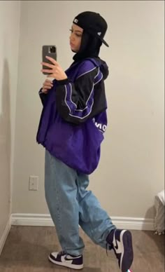 2000s R&b Outfits, Outfit With Purple Shoes, Baggy Mom Jeans, Y2k Mujer, Hijab Streetwear Outfit, Modern Y2k Outfits, Stile Ragazza Skater, Bruh Girl Outfits, Hijabi Streetwear