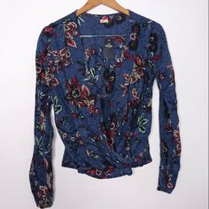 Hollister Blouse Shirt Women's Size Medium Blue With Floral Print New With Tags. Blue Floral Print Shirt For Fall, Trendy Blue V-neck Shirt, Blue Floral Print Blouse For Fall, Casual Blue Fall Blouse, Blue Bohemian Shirt For Fall, Casual Blue Blouse For Fall, Bohemian Blue Shirt For Fall, Bohemian Blue Printed Shirt, Trendy Blue Floral Print Shirt