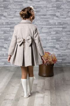 Introducing the new AW24 girl's camel military-style smart coat by Abuela Tata. In-stock now for immediate delivery. Spanish sizing runs smaller than UK, so we recommend ordering one size up for the perfect fit. This elegant coat is a must-have for the season! Capri Fashion, Child Outfits, Trend Coat, Childrens Coats, Smart Coat, Fashion Trend Forecast, Fashion Baby Girl Outfits, Elegant Coats