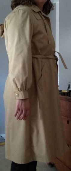 Like new, beige women's 1970's London Fog trench coat. Labeled size 20 1/2, but runs more like an 18. Model shown is a size 14 and 5'9". Total length is 45". No rips, stains, smells, holes or signs of wear. Beautiful like new vintage coat. 1970 London, Plus Size Trench Coat, Trench Coat Beige, London Fog Trench Coat, Model Show, London Fog, Vintage Coat, Label Sizes, New Vintage