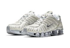 Nike Air Zoom Spiridon, Nike Shox Tl, Nike Shox R4, Basket Nike, Nike Air Pegasus, Footwear Fashion, White Chrome, Baskets Nike, Adidas Spezial