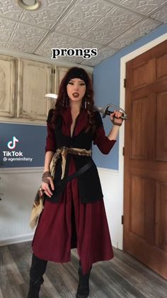 Pirate Girl Costume, Ren Faire Outfits, Girl Pirates, Female Pirate Costume, Fair Outfits, Pirate Fashion, Looks Pinterest, Pirate Woman