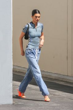 Kendall Jenner Corpo, Kendall Jenner In Jeans, Kylie Jenner Baggy Jeans, Kendall Jenner Levis, Kendall Jenner Low Waisted Jeans, Kendall Jenner Own Denim, Kendall Jenner Body, Kanye West Style, Street Fits